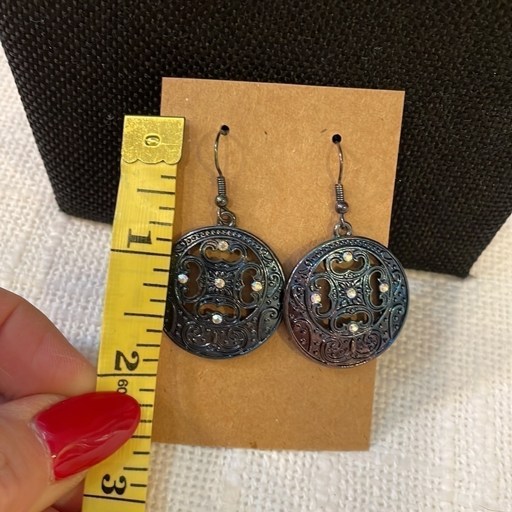 💐5/25 round medallion rhinestone dark metal disc dangle drop earrings - Picture 4 of 5